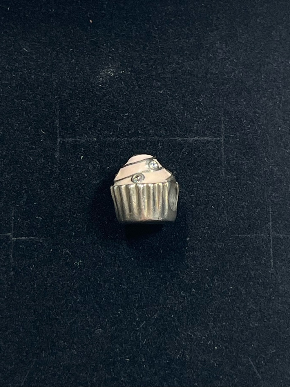 Pandora cupcake charm
925 ALE
